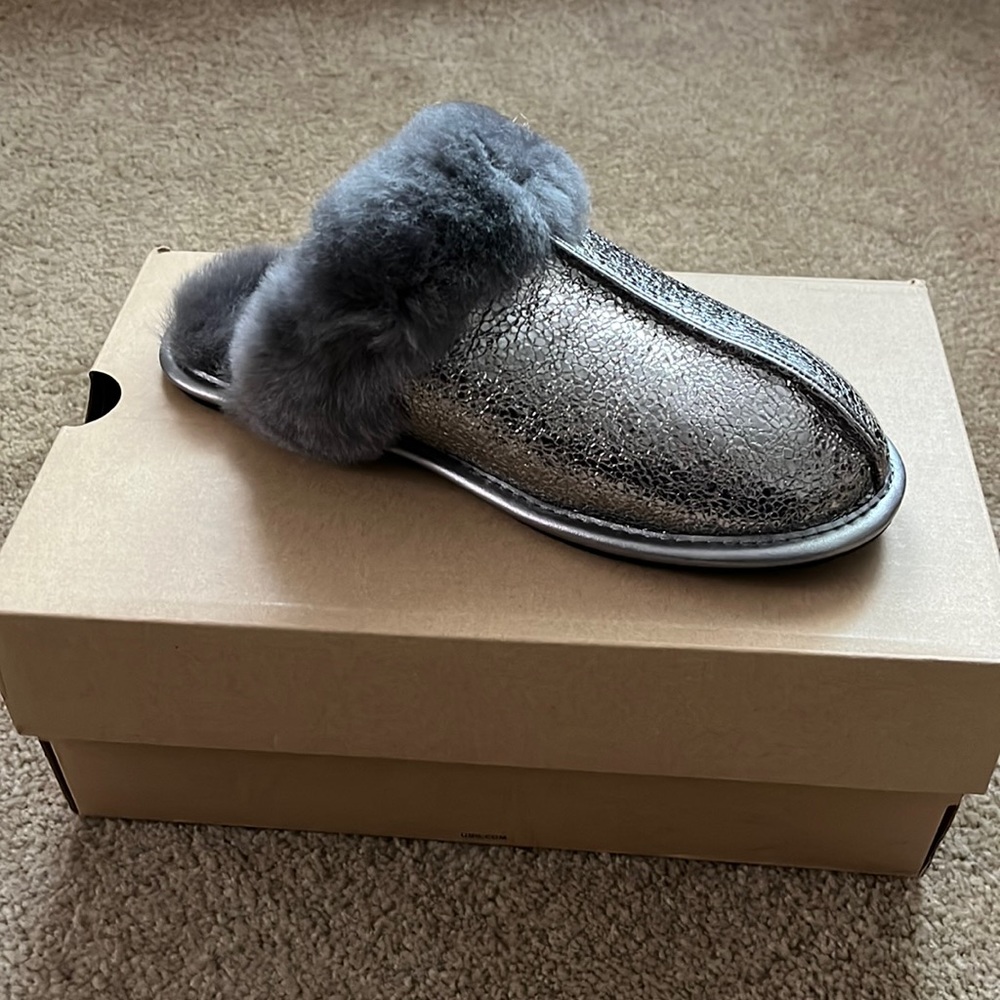 Reposhing silver Ugg slippers! Brand new! Never worn!